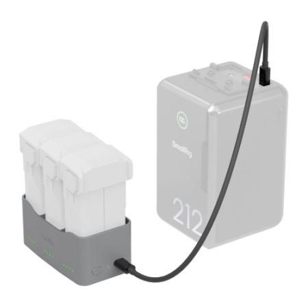 SmallRig 6382 Mini65 - trzykanałowa ładowarka 65W do akumulatorów do dronów DJI Mini 5 Pro / Mini 4 Pro / Mini 3 - przykład użycia